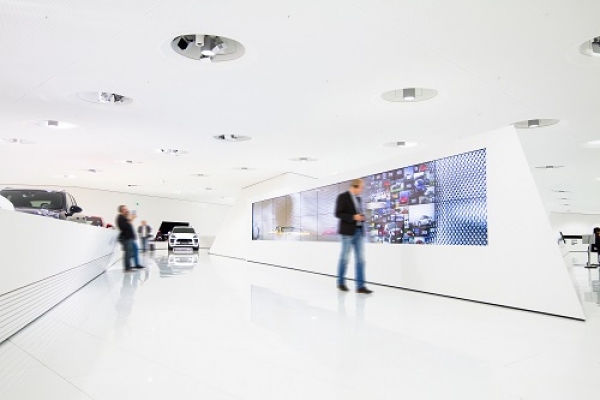 macom: Medientechnik im Porsche Museum erweitert