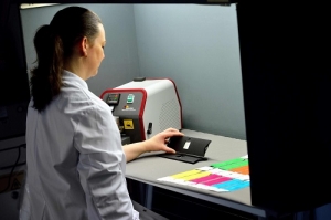 HS-Niederrhein: Forscher entwickeln Lösung für digitalen Pigmentdruck auf Textil
